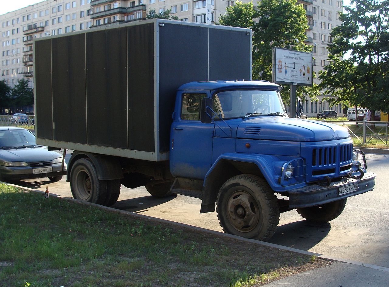 Фургон на шасси УАМЗ с оперением ЗИЛ-131