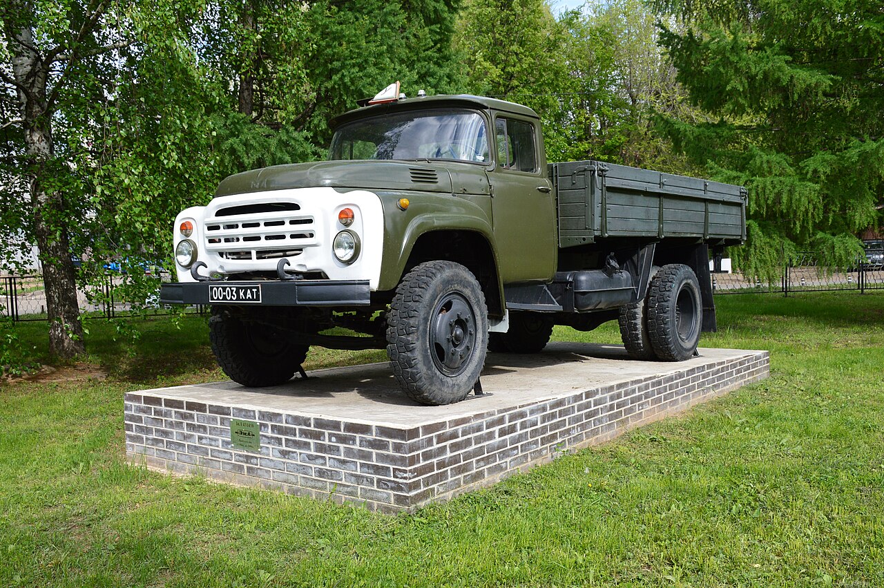 ЗИЛ-431410 (ЗИЛ-130) с облицовкой образца 1978 года